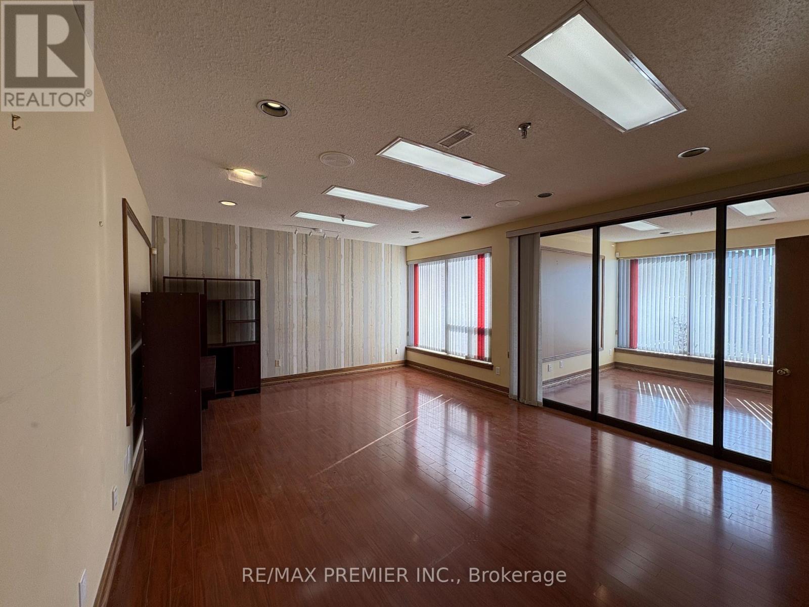 15 & 16 - 4300 Steeles Avenue W, Vaughan, Ontario  L4L 4C2 - Photo 7 - N14101350
