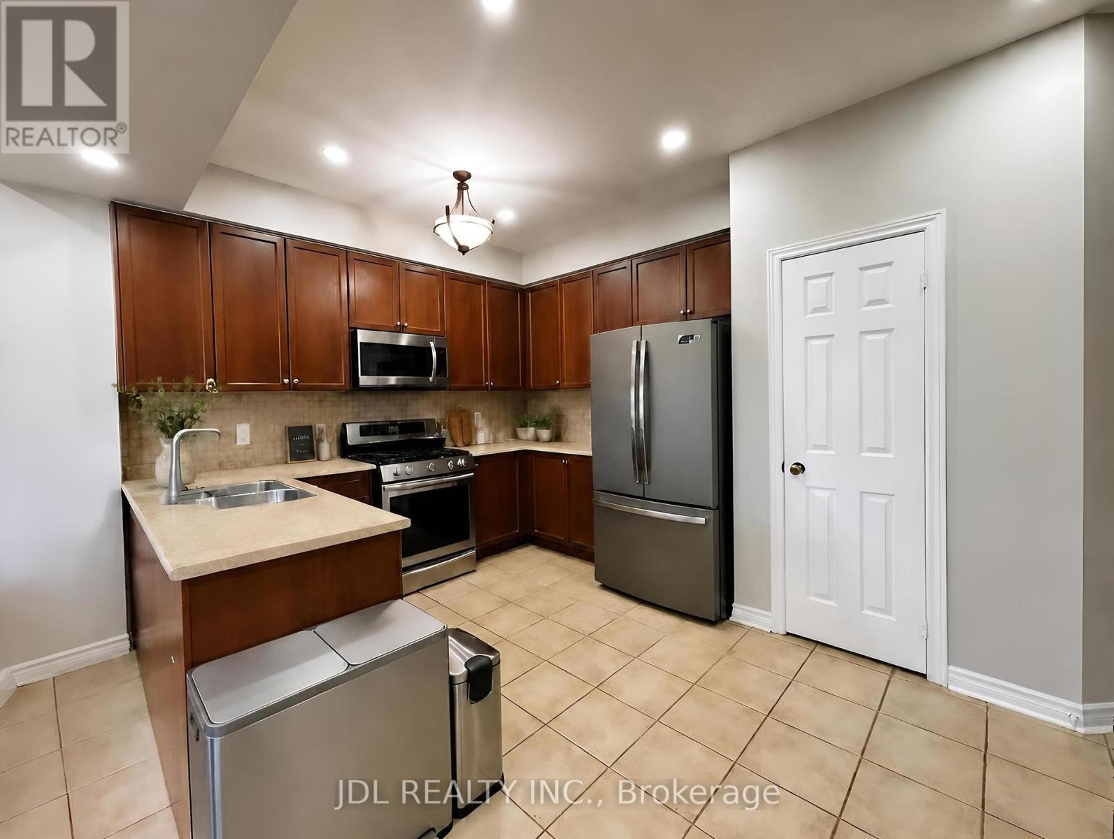 36 Laurelbank Crescent, Georgina, Ontario  L4P 4H7 - Photo 10 - N14101504