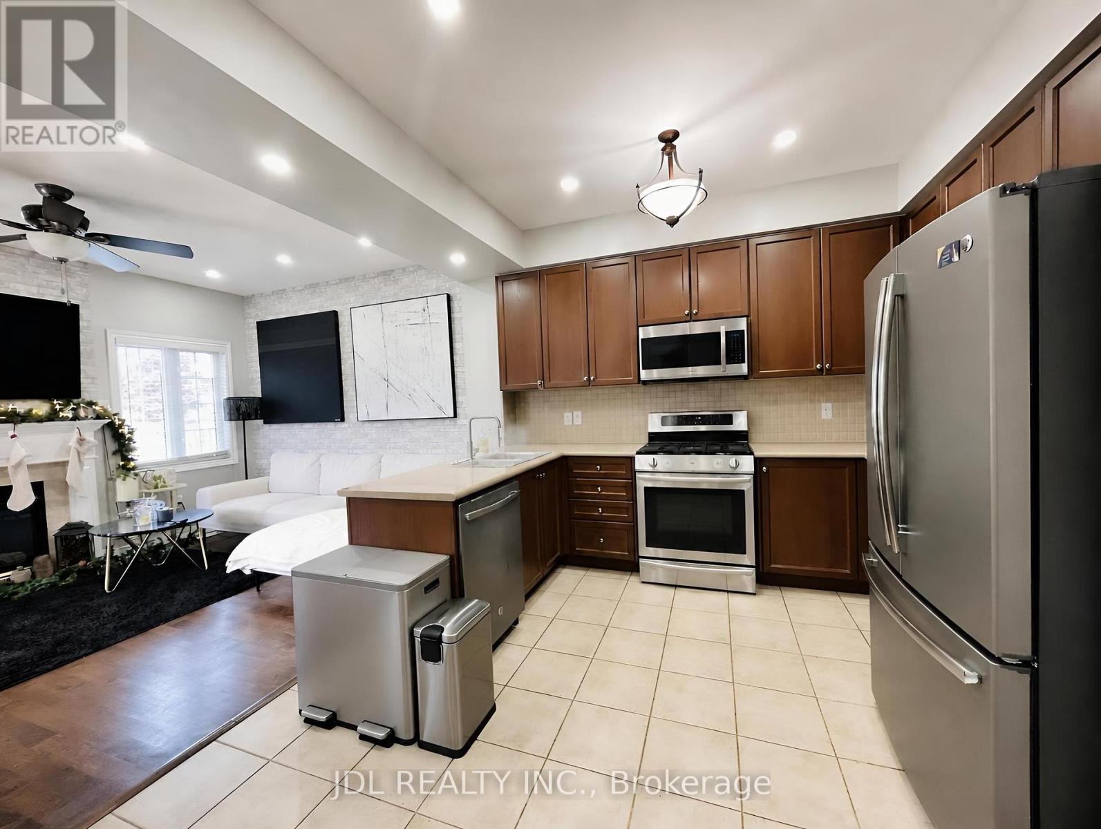 36 Laurelbank Crescent, Georgina, Ontario  L4P 4H7 - Photo 8 - N14101504