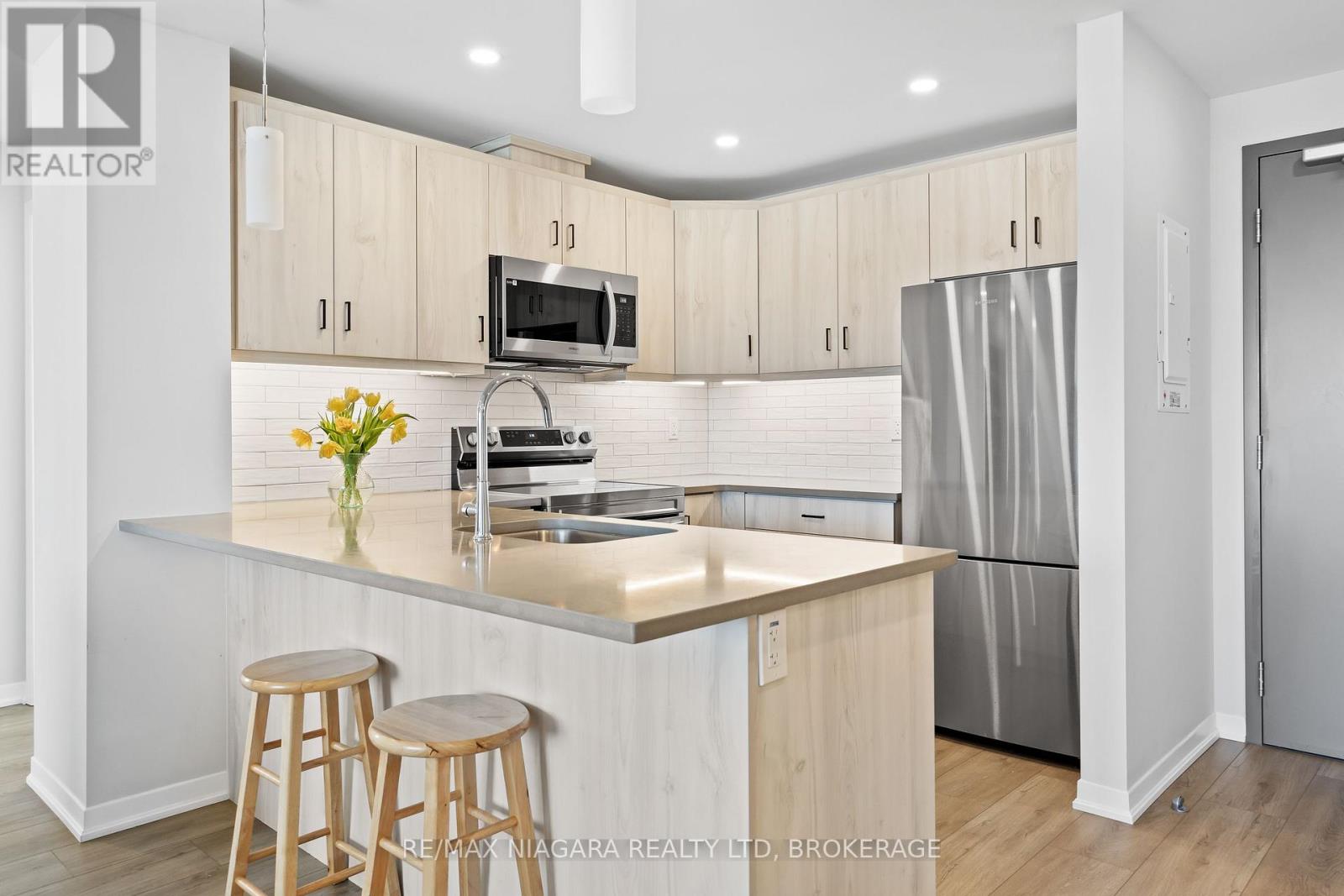 301 - 3998 Victoria Avenue, Lincoln, Ontario  L0R 2C0 - Photo 2 - X14101282
