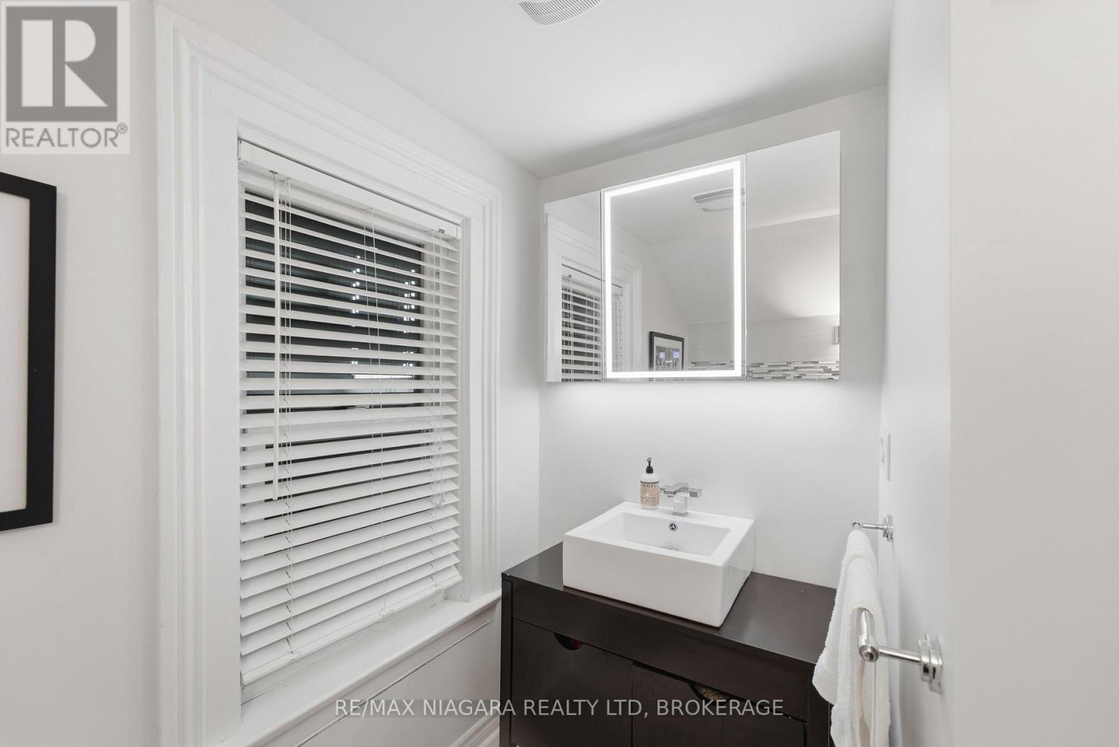 9 Duke Street, St. Catharines, Ontario  L2R 5W1 - Photo 39 - X14101430