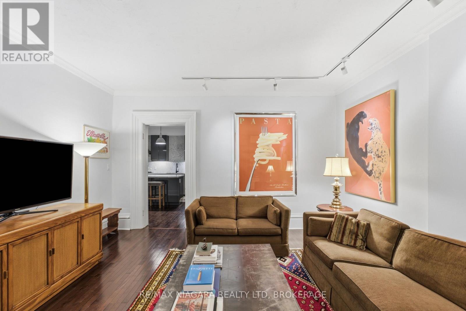 9 Duke Street, St. Catharines, Ontario  L2R 5W1 - Photo 8 - X14101430