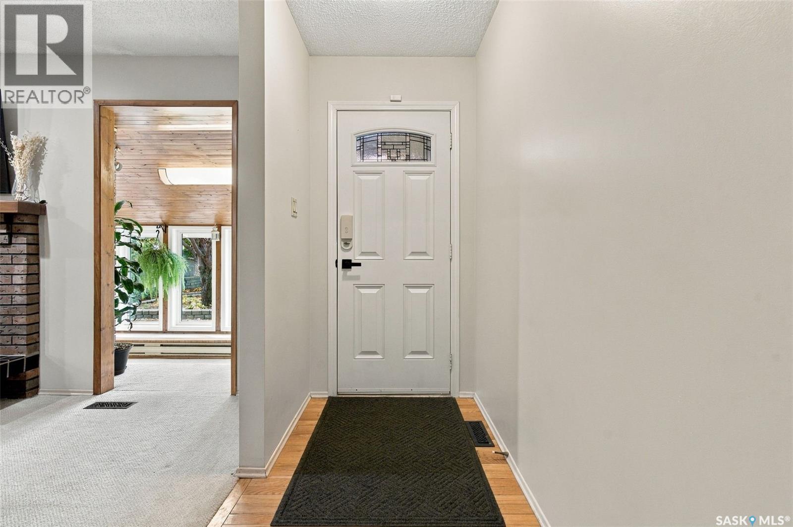 122 Michener Drive, Regina, Saskatchewan  S4V 0G8 - Photo 3 - SK051576