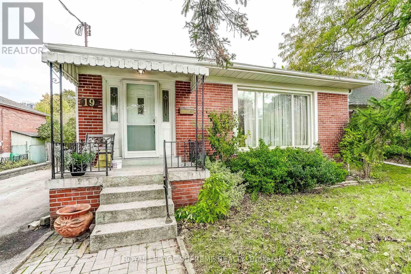19 BRIDGETOWN DRIVE, Toronto, Ontario