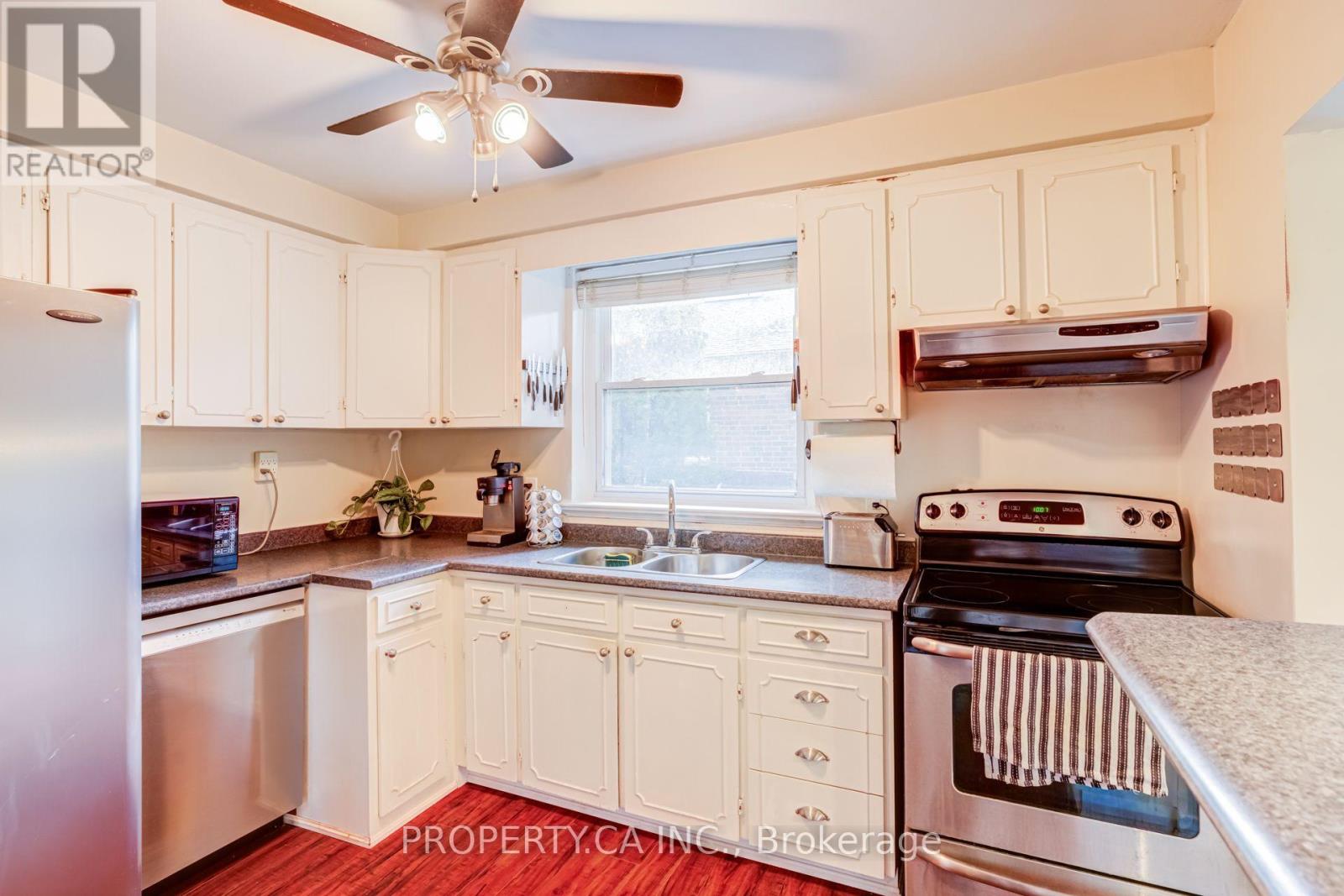 2302 Redfern Road, Burlington, Ontario  L7R 1X3 - Photo 13 - W14101360
