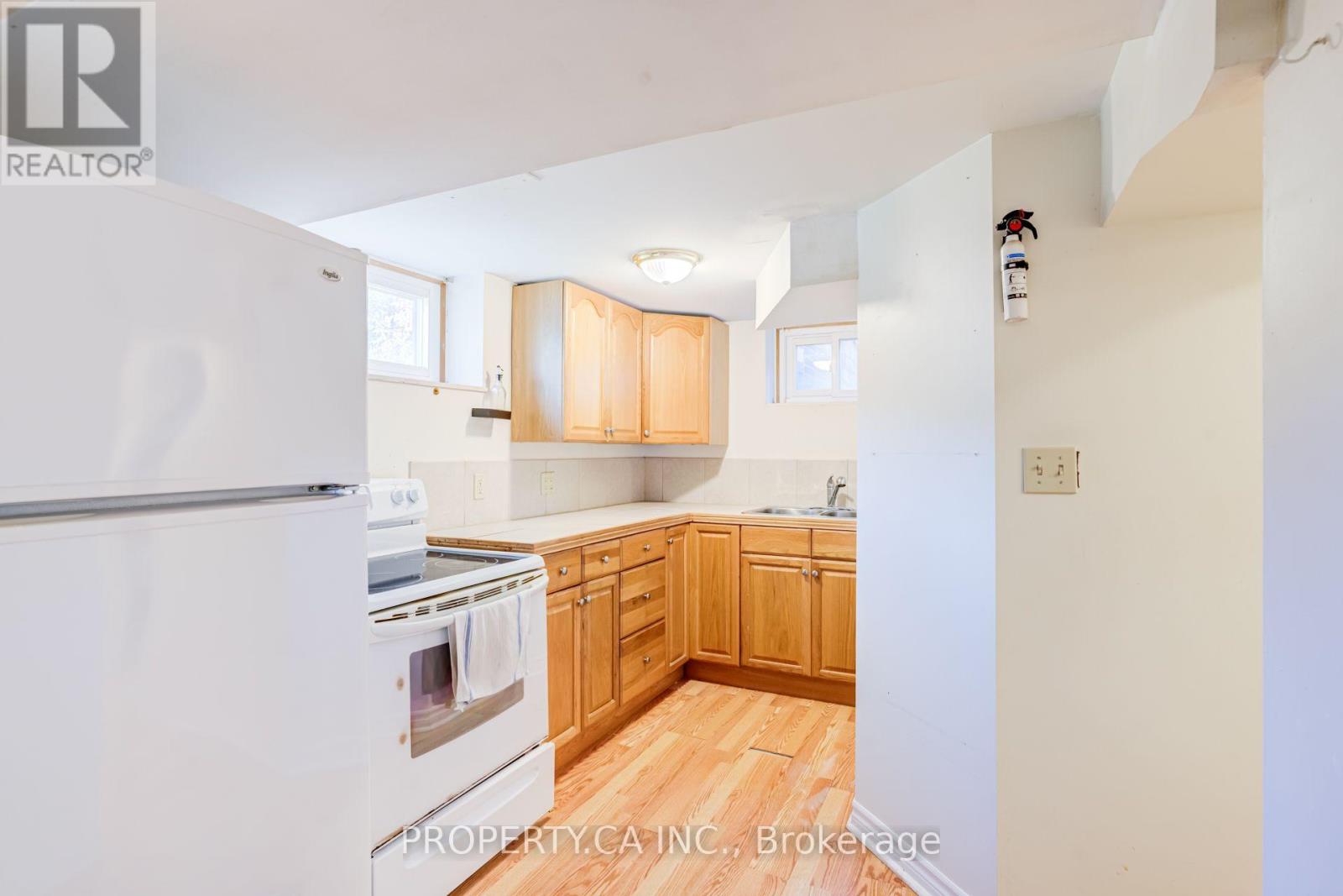 2302 Redfern Road, Burlington, Ontario  L7R 1X3 - Photo 23 - W14101360