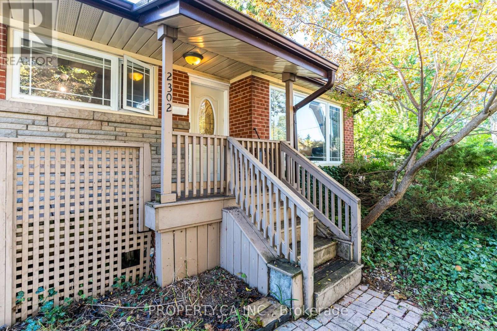 2302 Redfern Road, Burlington, Ontario  L7R 1X3 - Photo 4 - W14101360