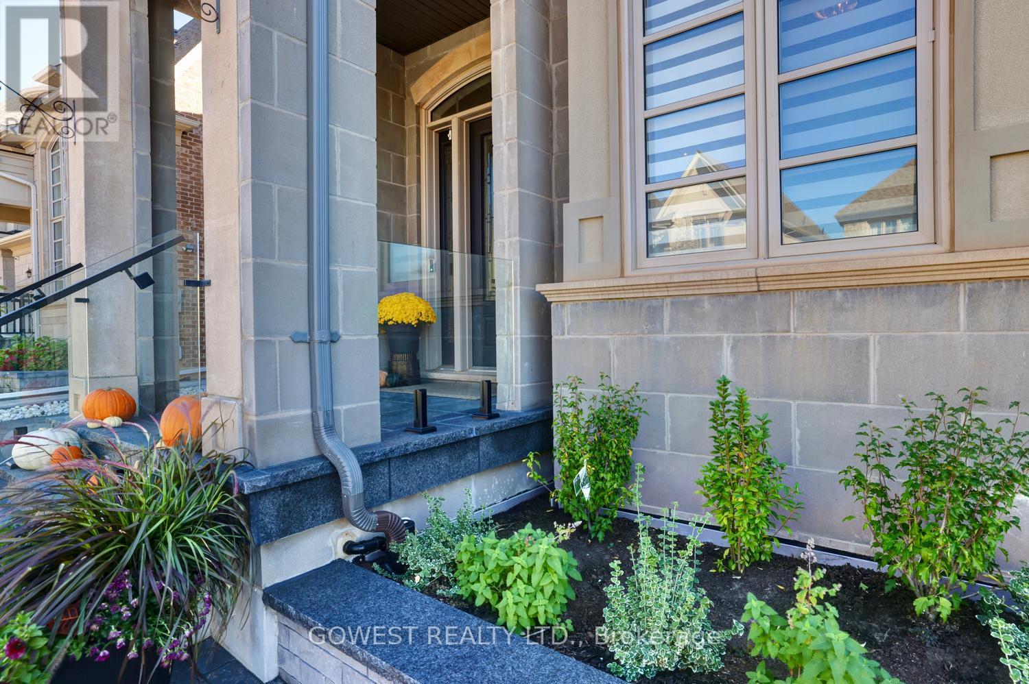 14 Threshing Mill Boulevard, Oakville, Ontario  L6H 0V7 - Photo 3 - W14101484