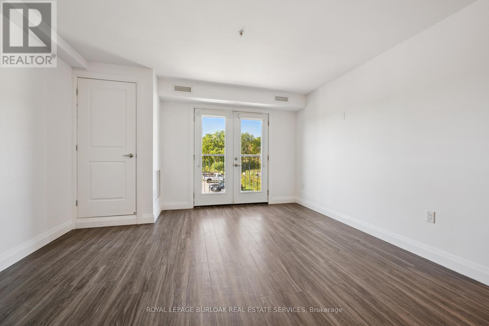 100 Bronte Street S, Milton, Ontario  L9T 1Y8 - Photo 8 - W14101526