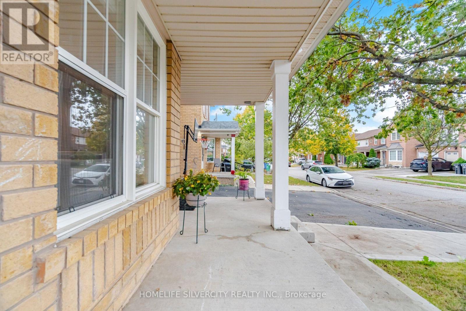 95 Sweetwood Circle, Brampton, Ontario  L7A 2S2 - Photo 6 - W14101540