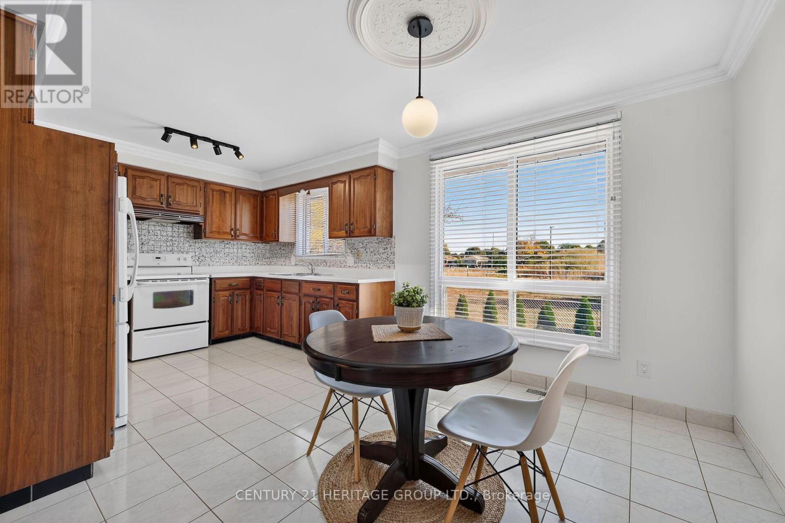 19 Meadowbrook Crescent, St. Catharines, Ontario  L2M 7G8 - Photo 10 - X14101254