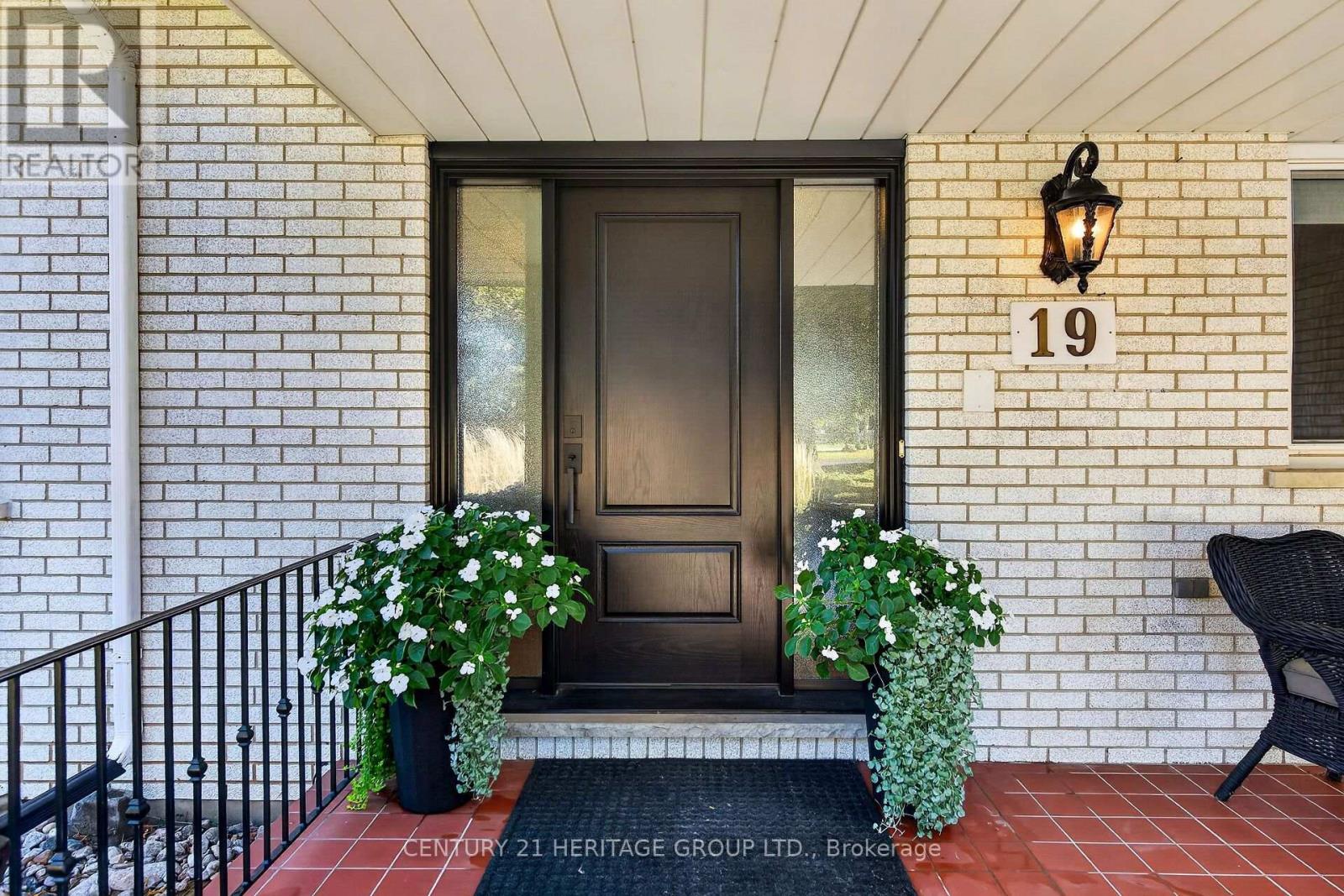 19 Meadowbrook Crescent, St. Catharines, Ontario  L2M 7G8 - Photo 4 - X14101254