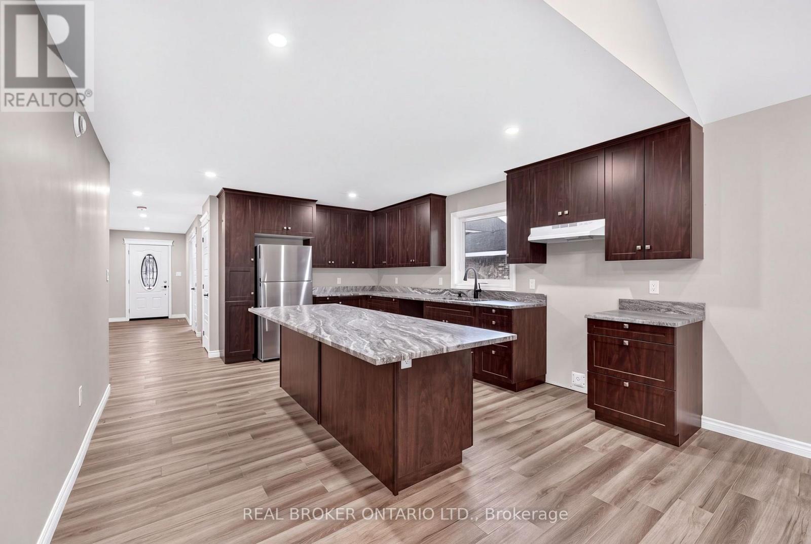 52 Queen Street, Huron East, Ontario  N0G 1H0 - Photo 10 - X14101474