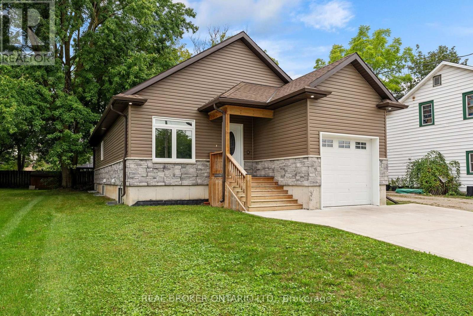 52 Queen Street, Huron East, Ontario  N0G 1H0 - Photo 2 - X14101474