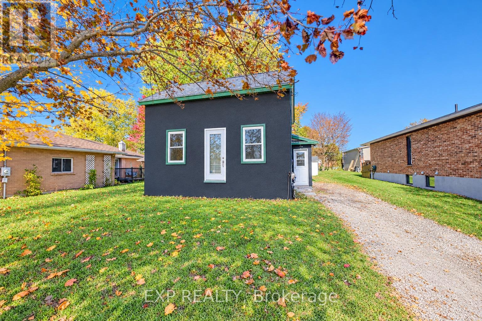 745 Binning Street W, North Perth, Ontario  N4W 1H3 - Photo 2 - X14101478