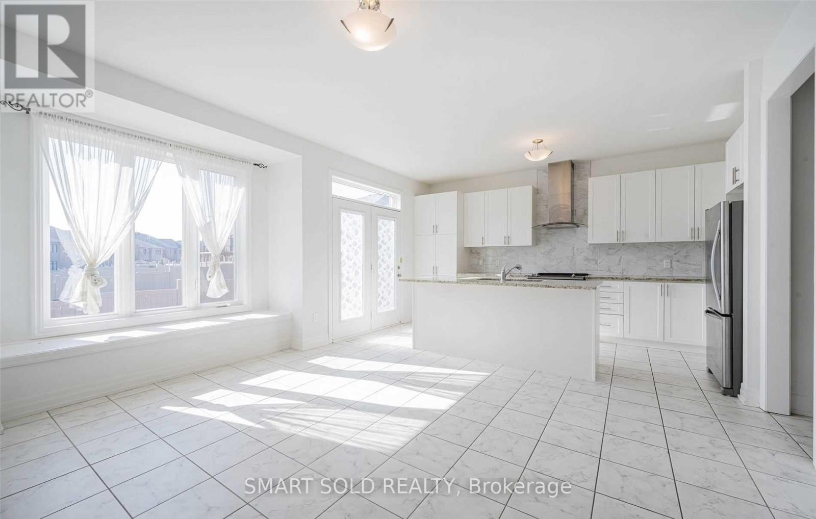55 Charlotte Abby Drive, East Gwillimbury, Ontario  L9N 0T1 - Photo 6 - N14100920