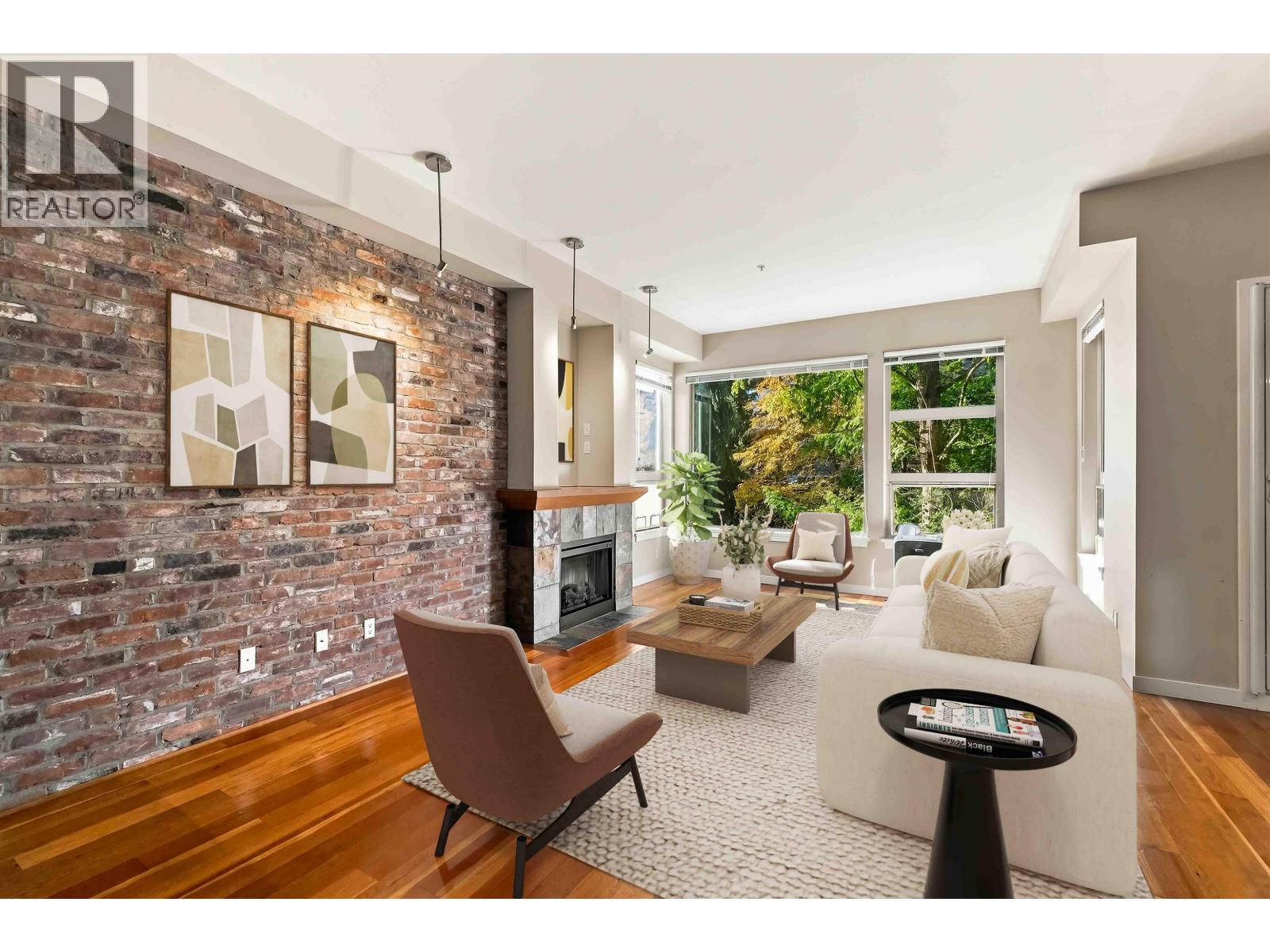 210 240 SALTER STREET, New Westminster, British Columbia
