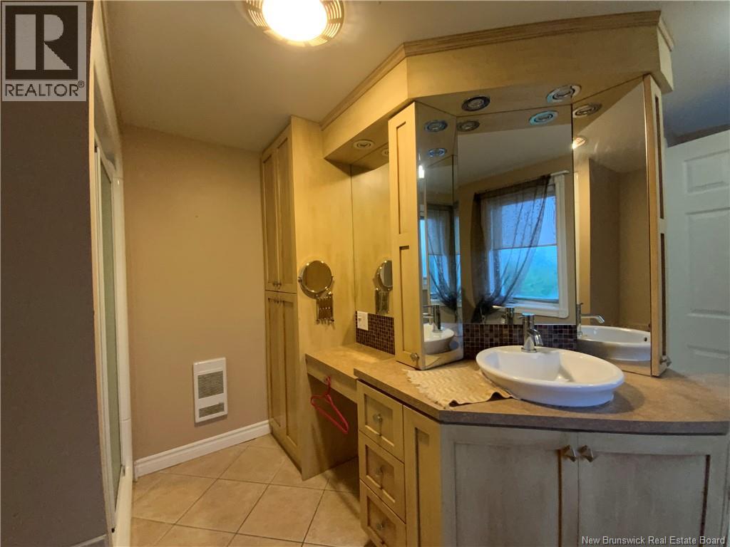 542 Saint-François Street, Edmundston, New Brunswick  E3V 1G8 - Photo 15 - NB150024