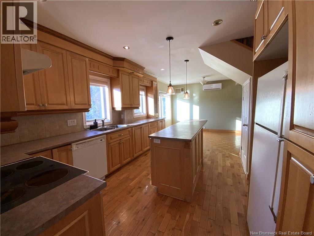 542 Saint-François Street, Edmundston, New Brunswick  E3V 1G8 - Photo 3 - NB150024