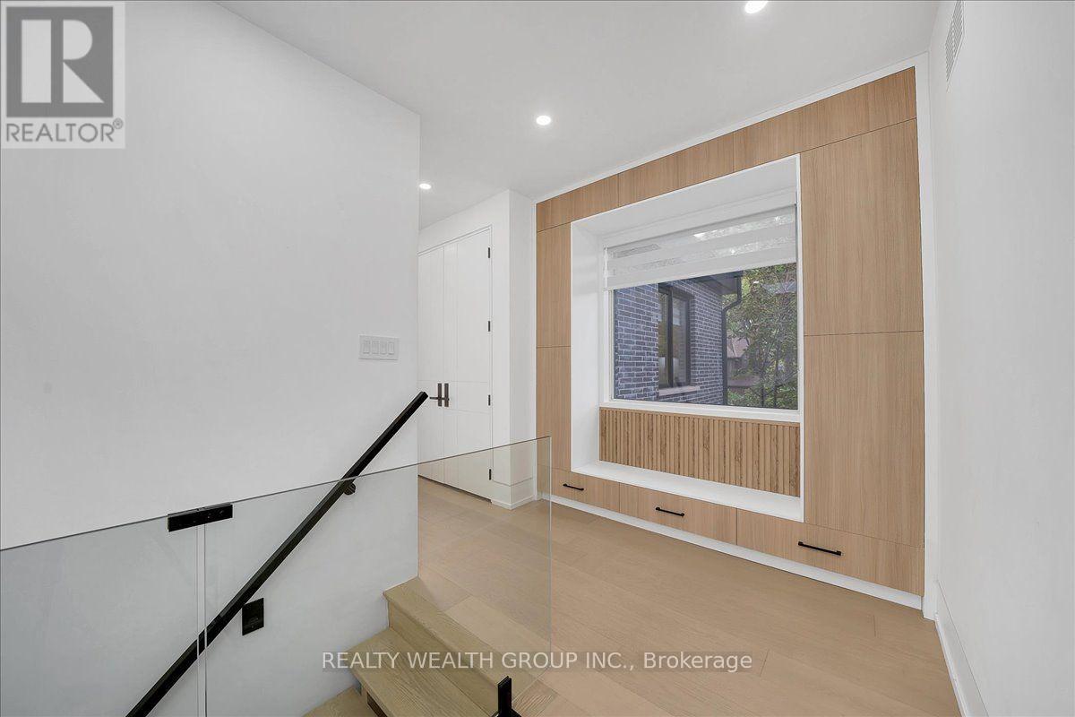2 Kingsbury Crescent, Toronto, Ontario  M1N 1E9 - Photo 23 - E14101610