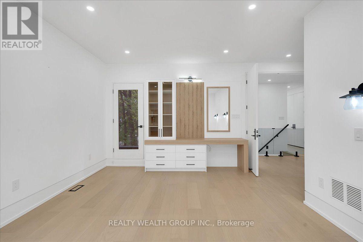 2 Kingsbury Crescent, Toronto, Ontario  M1N 1E9 - Photo 24 - E14101610