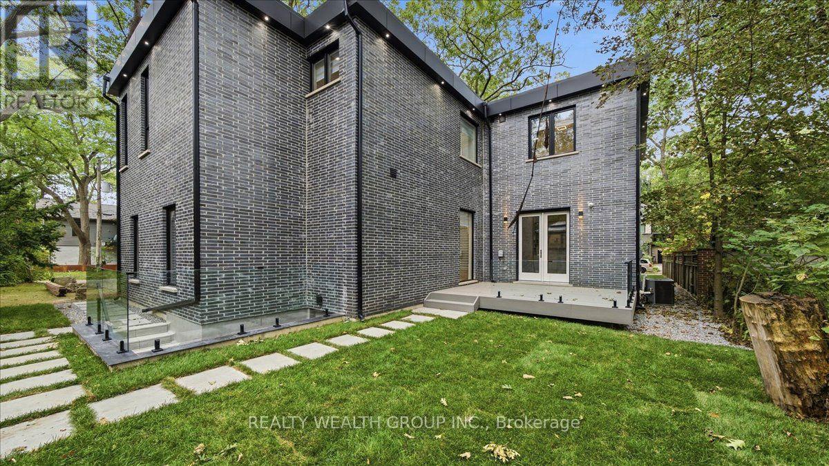 2 Kingsbury Crescent, Toronto, Ontario  M1N 1E9 - Photo 45 - E14101610