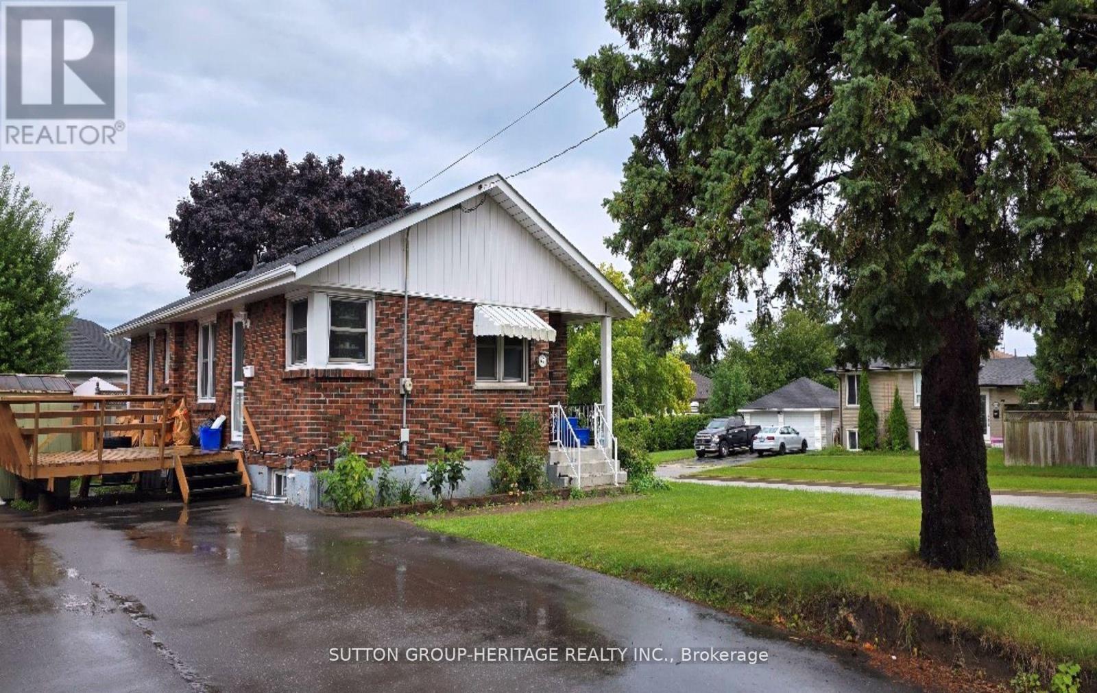 LOWER - 49 GRASSMERE COURT, Oshawa, Ontario