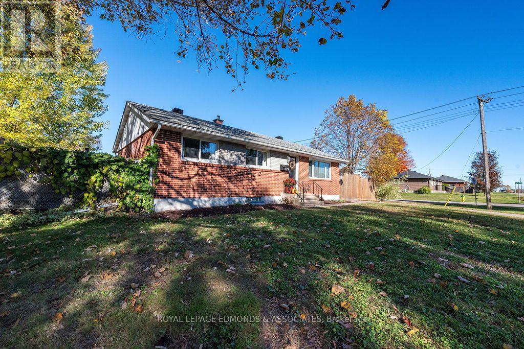 525 Irving Street, Pembroke, Ontario K8A 2T8 - Photo 2 - X14101774
