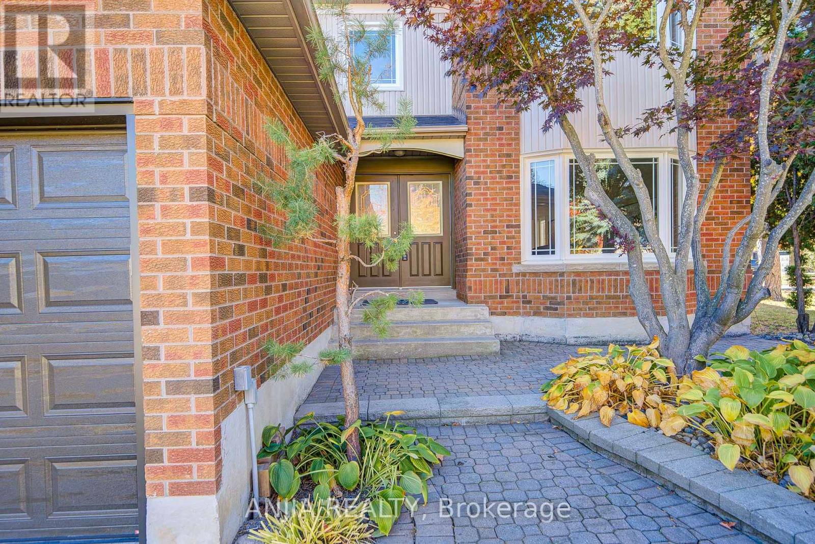 17 Charrington Crescent, Markham, Ontario  L3R 0R3 - Photo 4 - N14101682