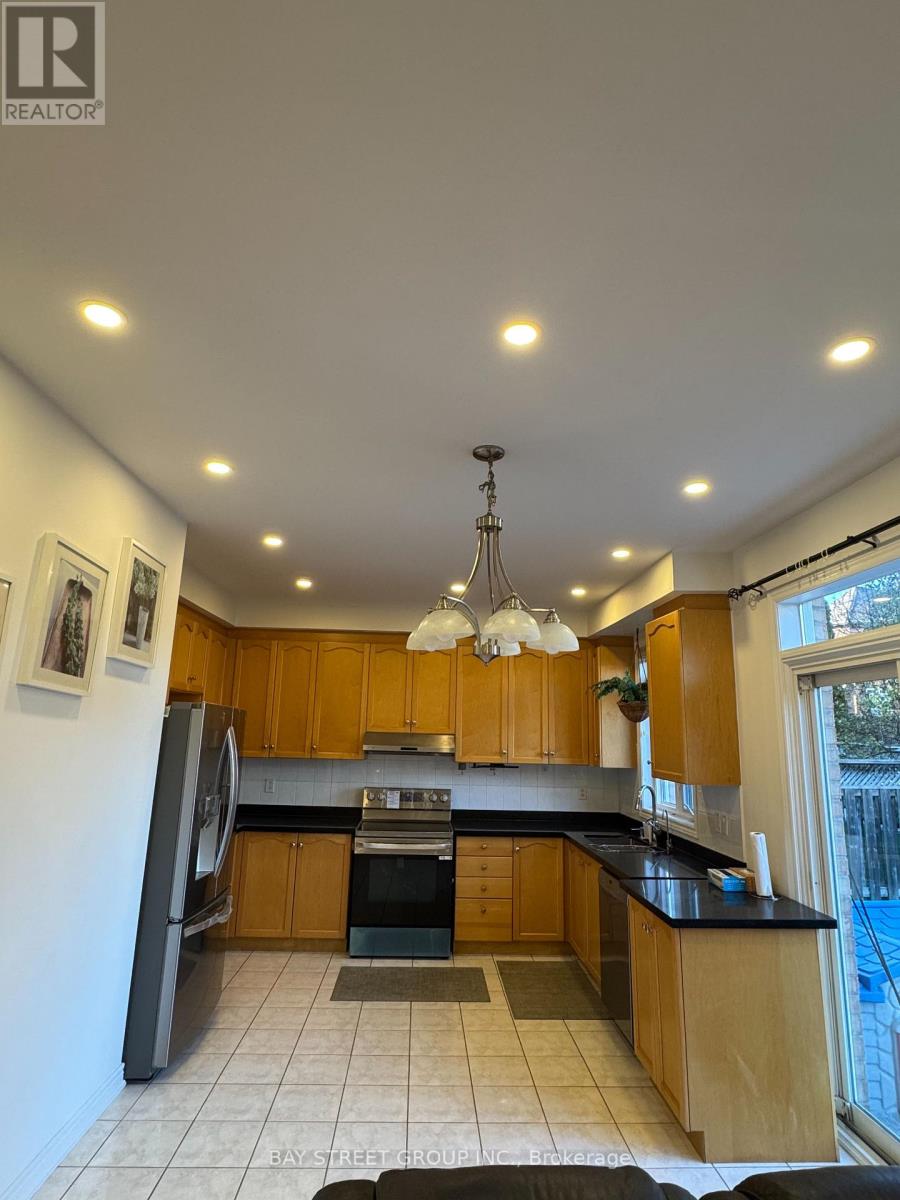 305 Shirley Drive, Richmond Hill, Ontario  L4S 2P1 - Photo 7 - N14101694