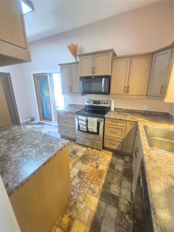 51 Winter Bay, Brandon, Manitoba  R7B 3H9 - Photo 5 - 202626234