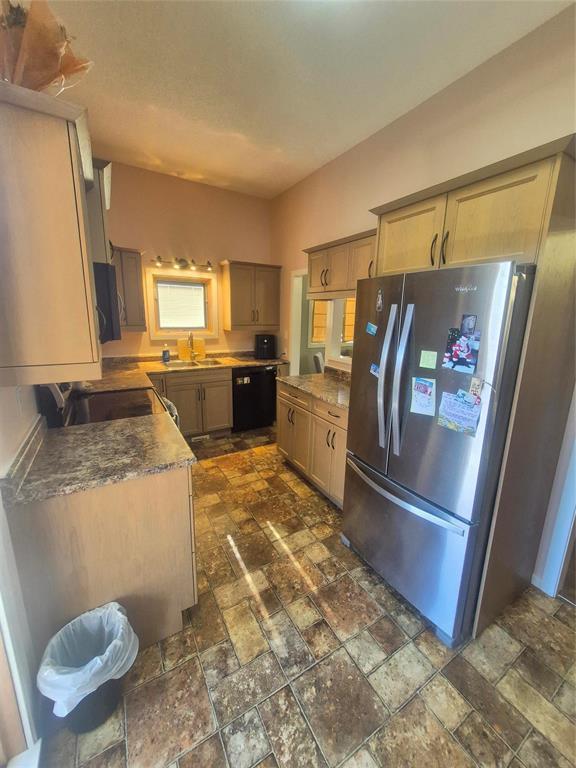 51 Winter Bay, Brandon, Manitoba  R7B 3H9 - Photo 4 - 202626234