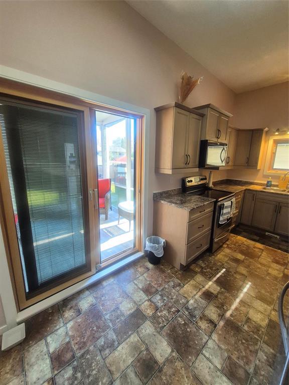 51 Winter Bay, Brandon, Manitoba  R7B 3H9 - Photo 7 - 202626234