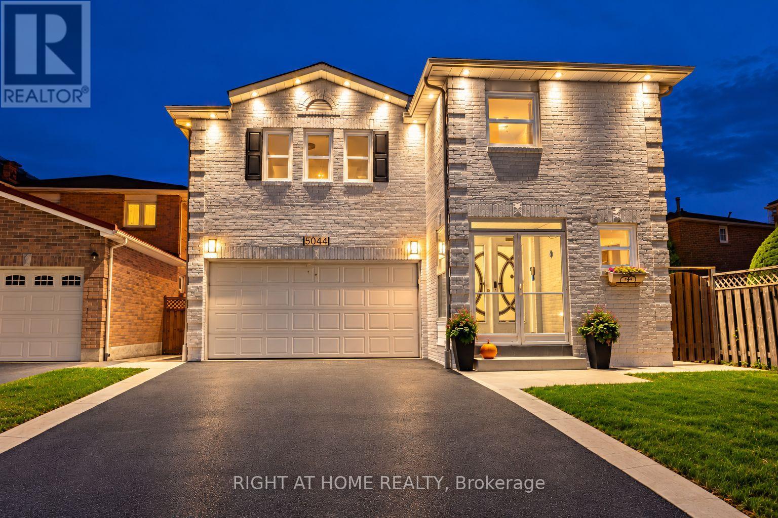 5044 Guildwood Way E, Mississauga, Ontario  L5R 2R6 - Photo 1 - W14101614