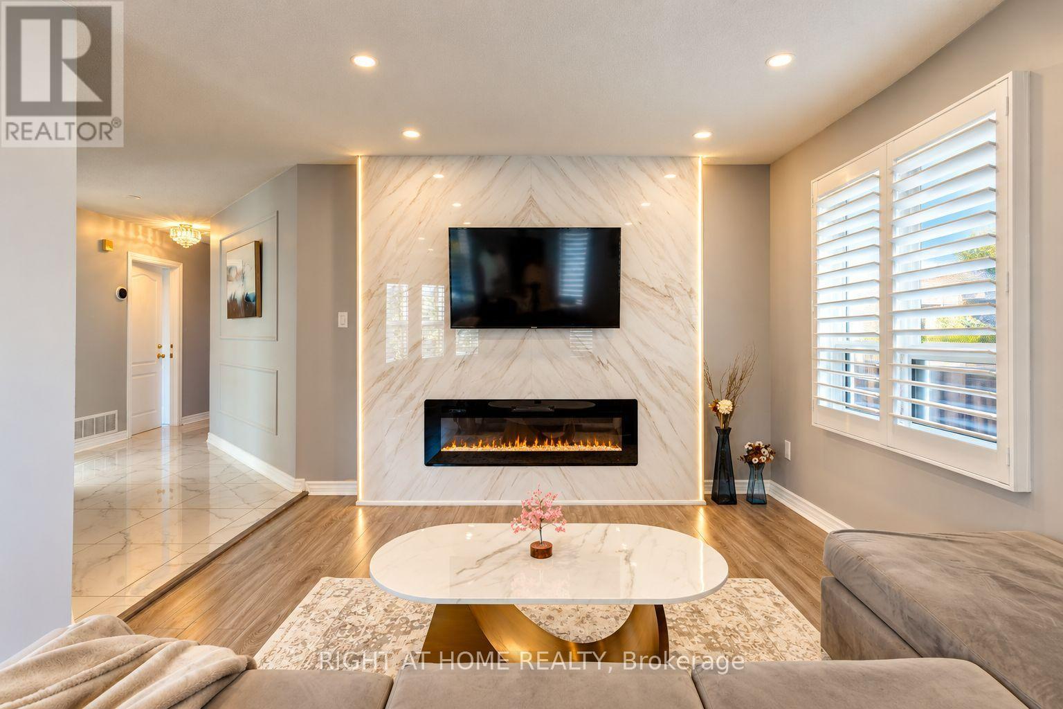 5044 Guildwood Way E, Mississauga, Ontario  L5R 2R6 - Photo 13 - W14101614