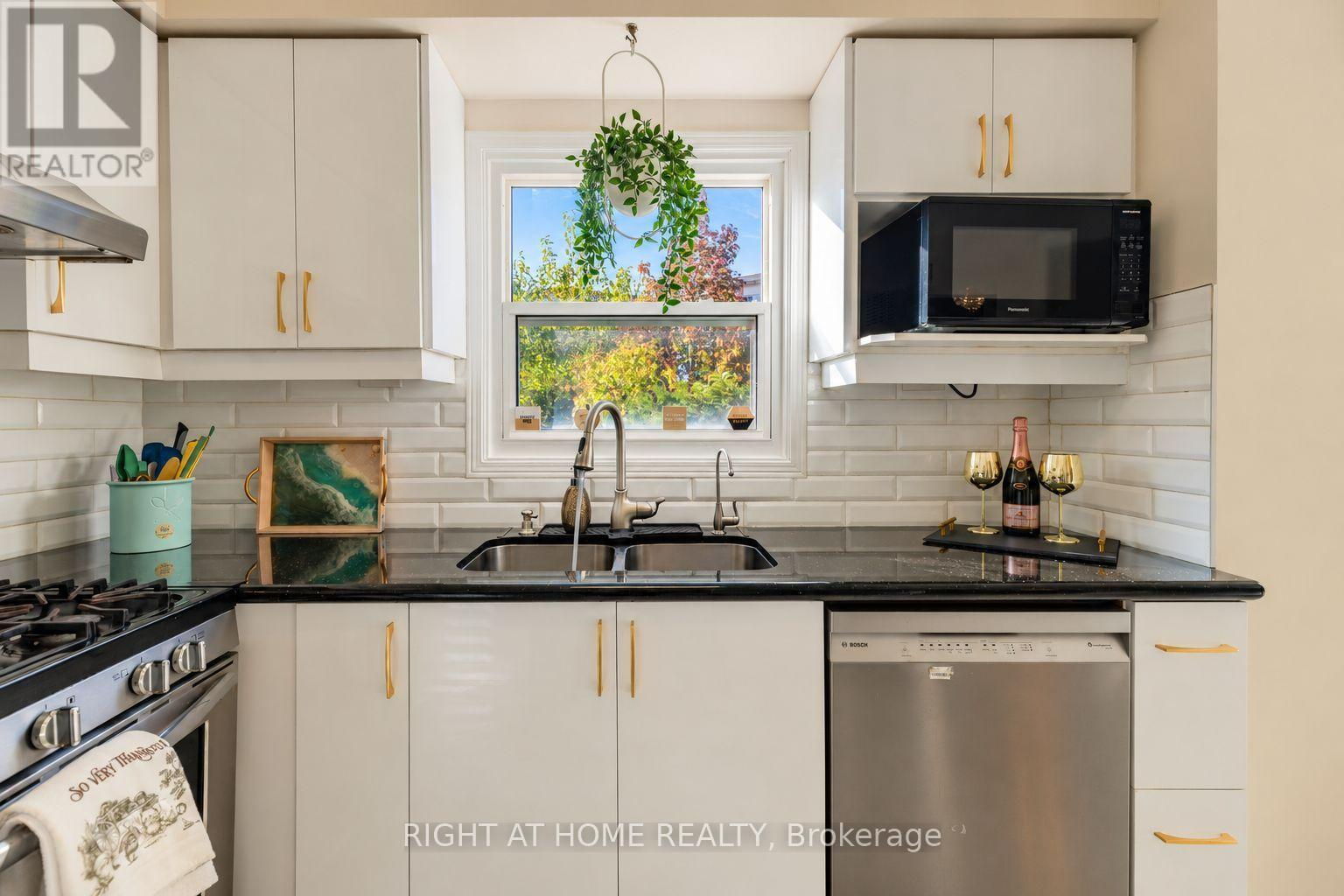 5044 Guildwood Way E, Mississauga, Ontario  L5R 2R6 - Photo 17 - W14101614