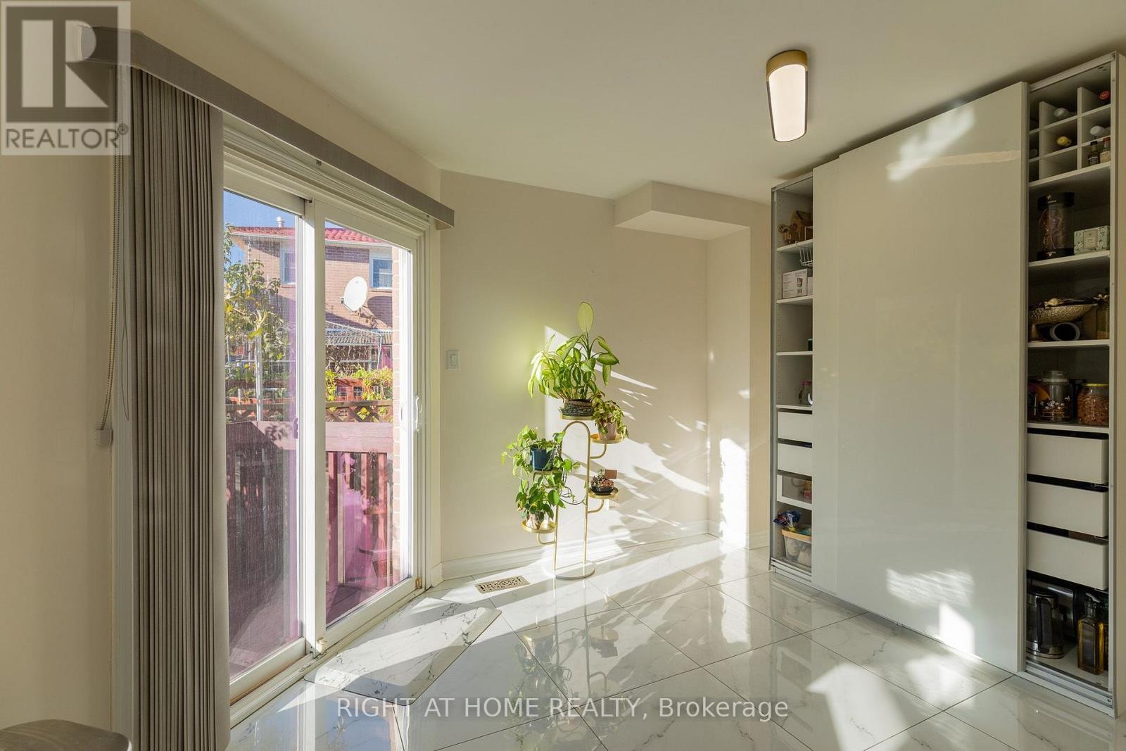 5044 Guildwood Way E, Mississauga, Ontario  L5R 2R6 - Photo 20 - W14101614