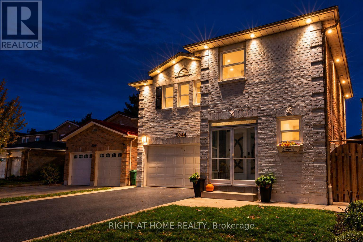5044 Guildwood Way E, Mississauga, Ontario  L5R 2R6 - Photo 3 - W14101614
