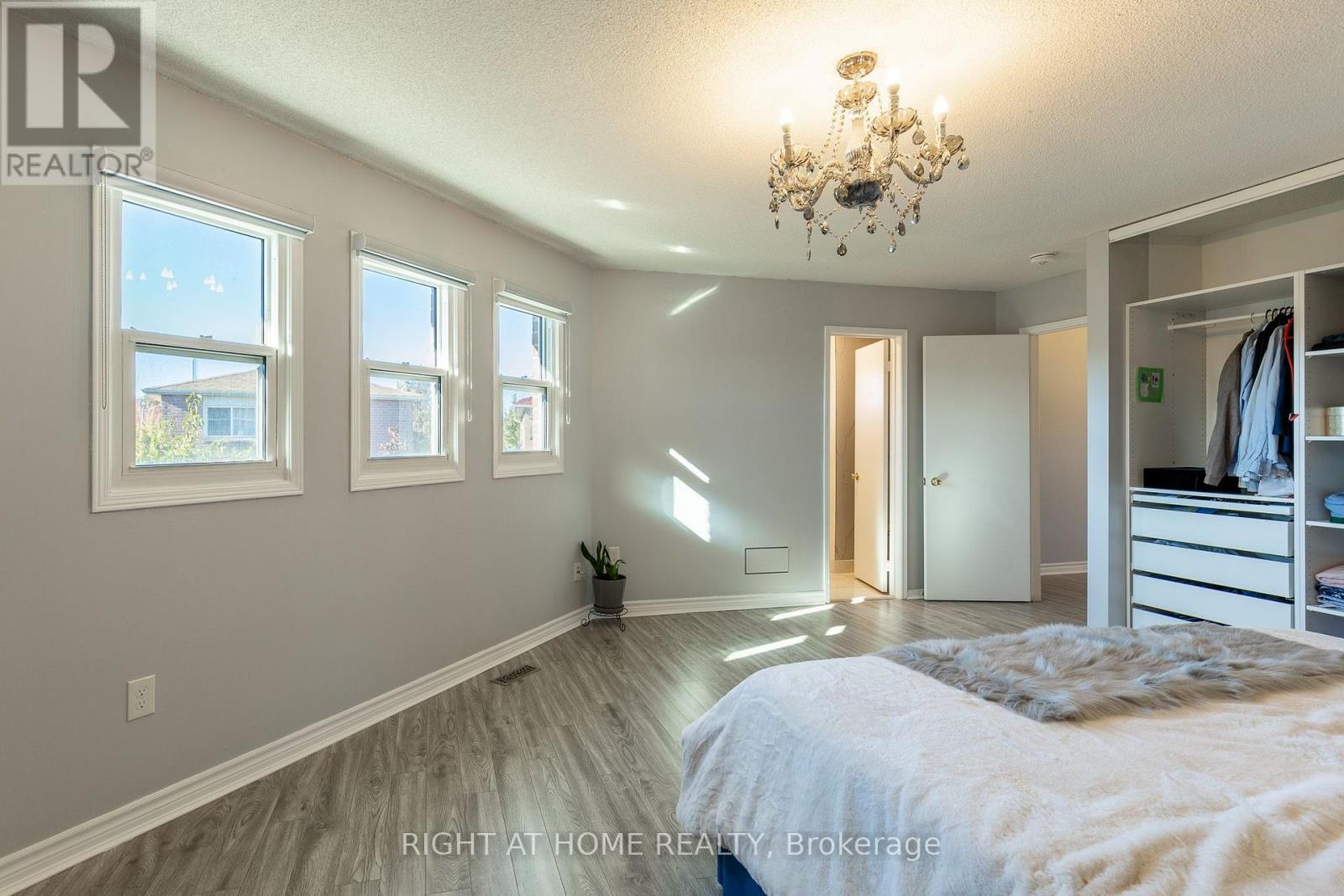 5044 Guildwood Way E, Mississauga, Ontario  L5R 2R6 - Photo 31 - W14101614