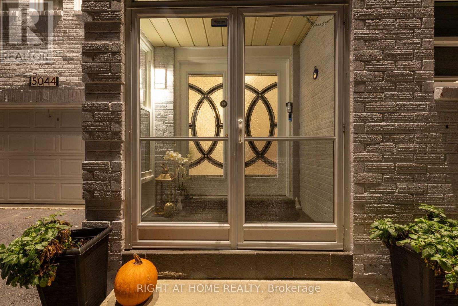 5044 Guildwood Way E, Mississauga, Ontario  L5R 2R6 - Photo 50 - W14101614