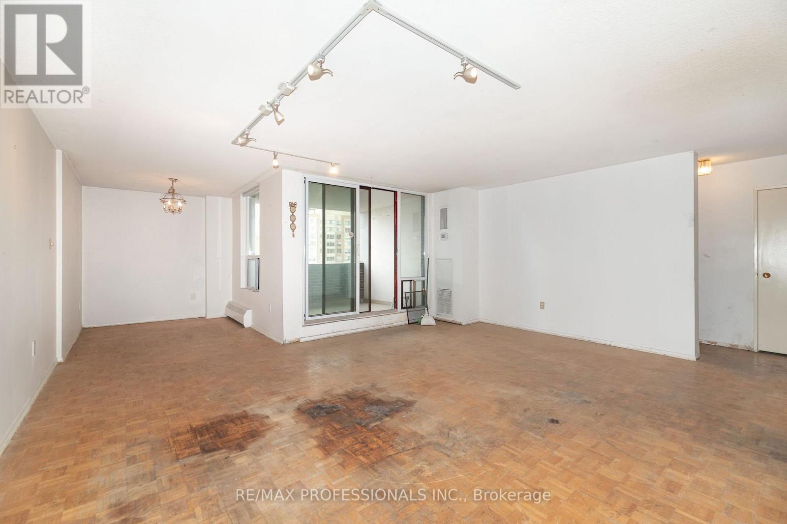 708 - 1515 Lakeshore Road, Mississauga, Ontario  L5E 3E3 - Photo 4 - W14101646