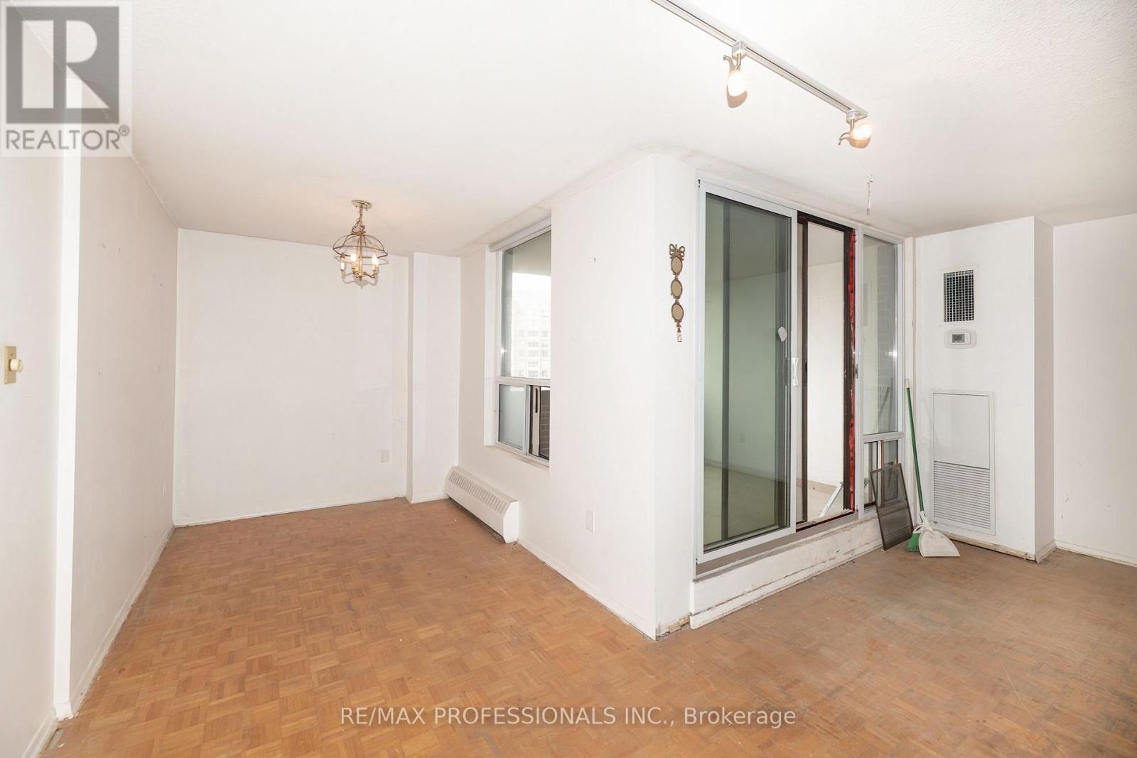 708 - 1515 Lakeshore Road, Mississauga, Ontario  L5E 3E3 - Photo 8 - W14101646
