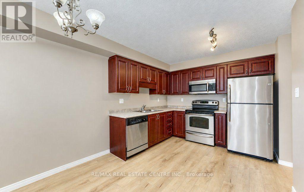 108 Periwinkle Street, Kitchener, Ontario  N2E 4C7 - Photo 10 - X14101576