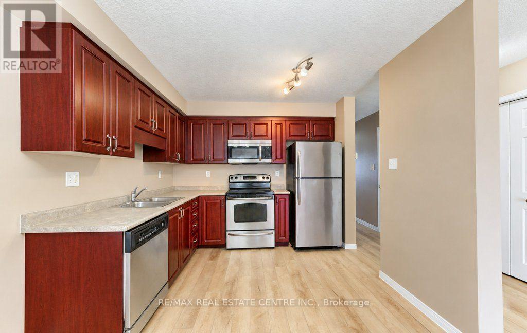 108 Periwinkle Street, Kitchener, Ontario  N2E 4C7 - Photo 11 - X14101576