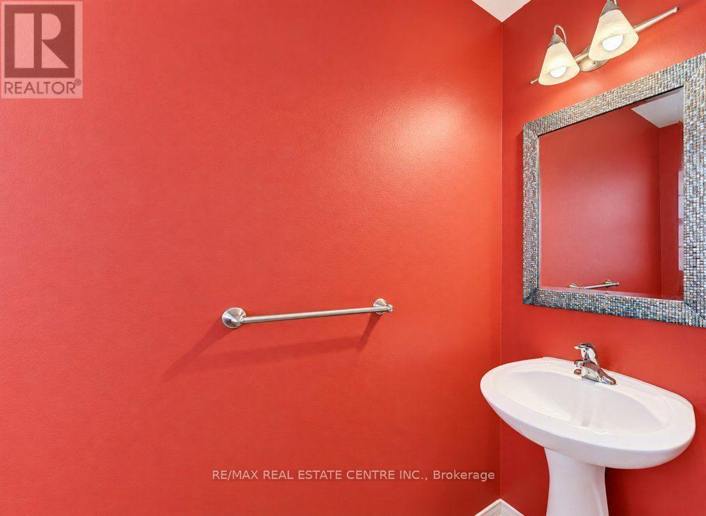 108 Periwinkle Street, Kitchener, Ontario  N2E 4C7 - Photo 7 - X14101576