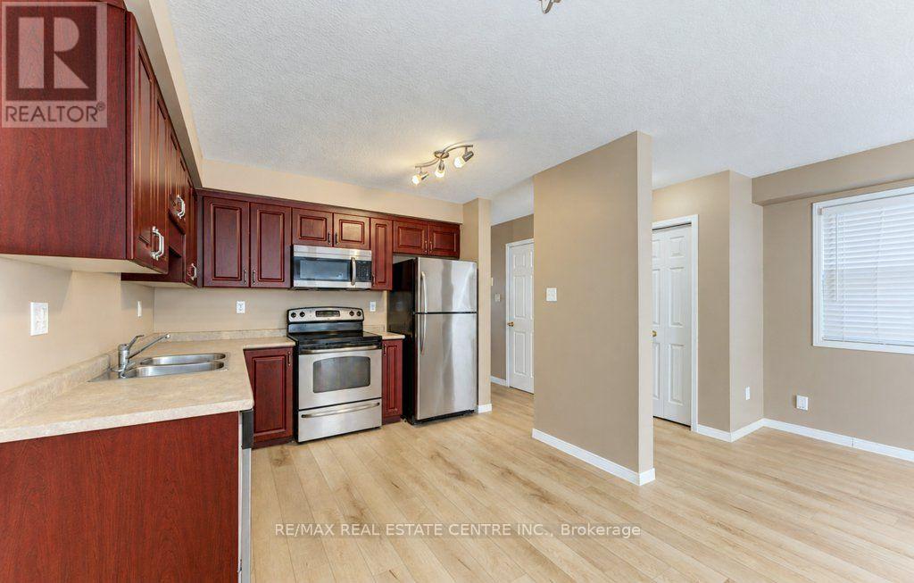 108 Periwinkle Street, Kitchener, Ontario  N2E 4C7 - Photo 8 - X14101576