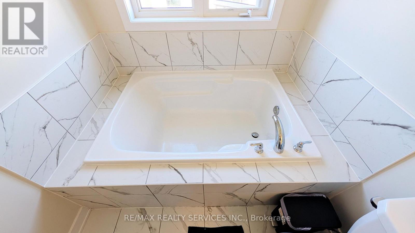 Upper - 21 Keelson Street, Welland, Ontario  L4B 0M2 - Photo 30 - X14101656