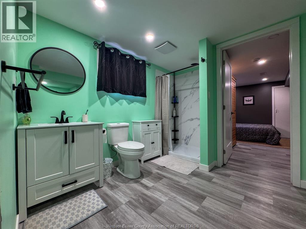 2433 Meighen, Windsor, Ontario N8W 4C2 - Photo 32 - 26025856