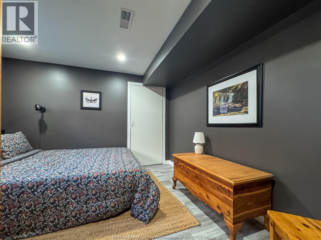 2433 Meighen, Windsor, Ontario N8W 4C2 - Photo 34 - 26025856