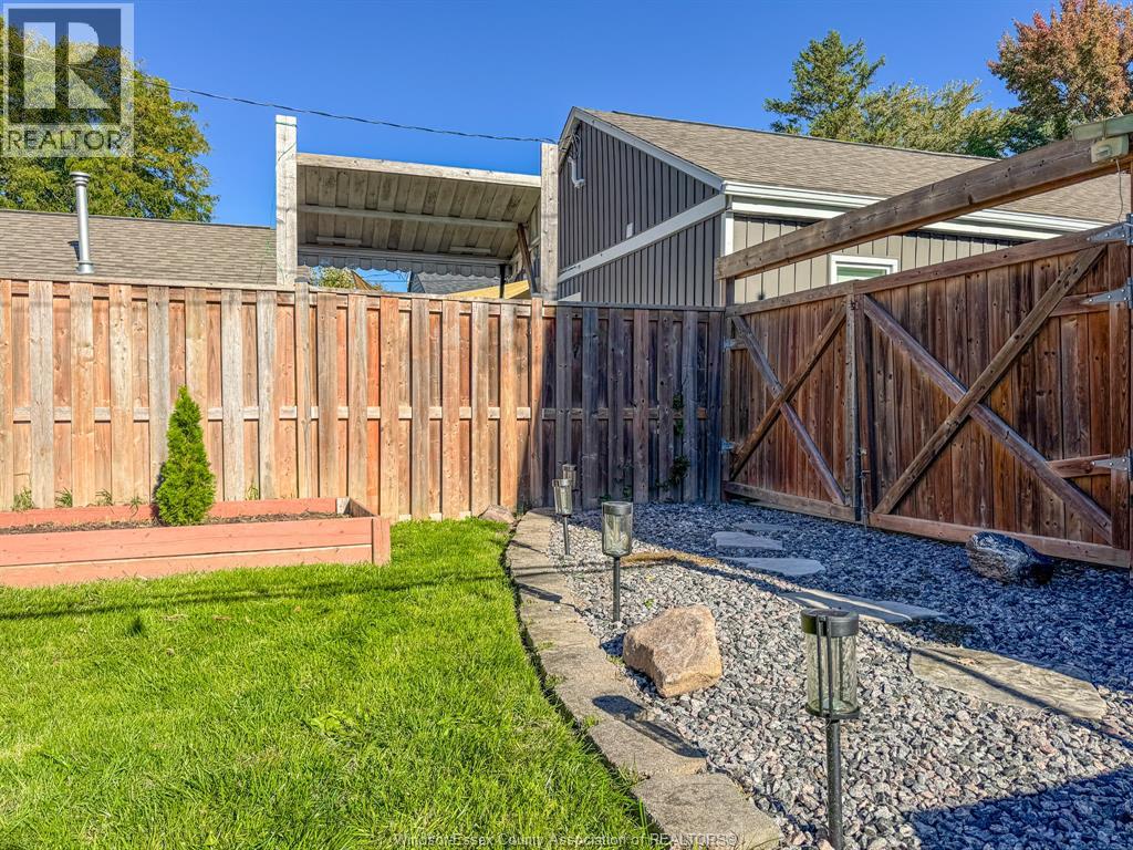 2433 Meighen, Windsor, Ontario N8W 4C2 - Photo 37 - 26025856